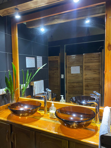 Bathroom 3, Tukawa, Filandia
