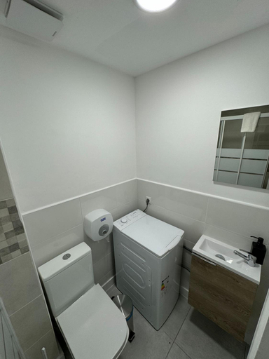 Bathroom 3, Apartamentos Day Madrid MALASANA II, Madrid
