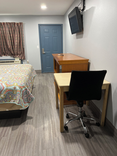 Others 5, Budget Inn, Lavaca