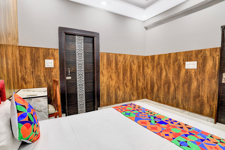 Room 5, Fabhotel Varn Residency, Gautam Buddha Nagar