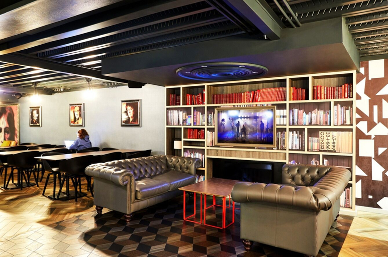 Lobby sitting area 3, Student Only Vita Crosshall Street, Sefton