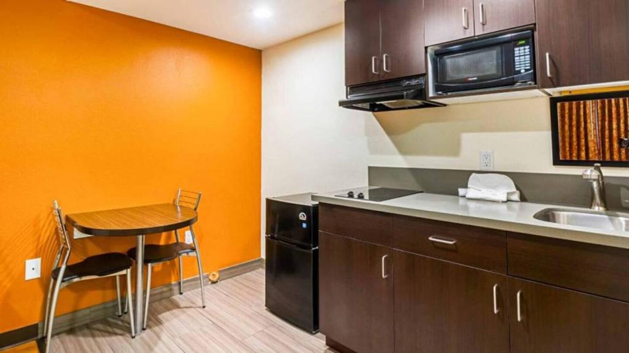 Others 5, Motel6 Hesperia, CA - East, San Bernardino