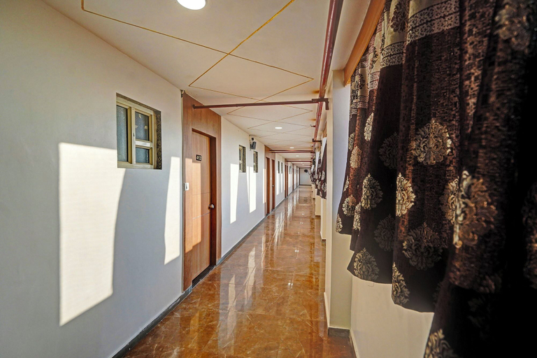 Lobby 4, Fabhotel The Grand I, Ahmadabad