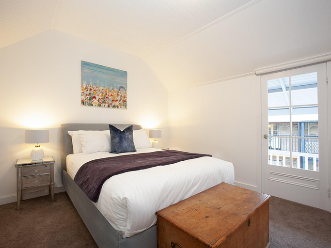 Bedroom 2, Spacious 3-Bed Family House with Courtyard, Sydney