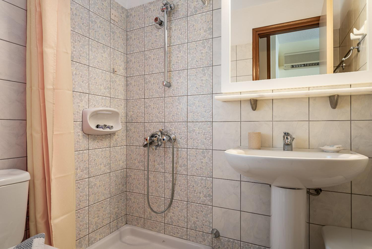 Bathroom 2, Hotel Athena, North Aegean
