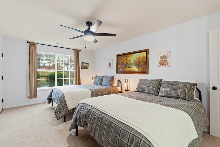 Room 3, Modern Fishing Lodge 8ppl, Taney