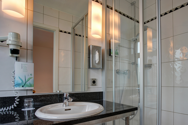 Bathroom 4, Centro Hotel Nurnberg, Trademark Collection by Wyndham, Nürnberg