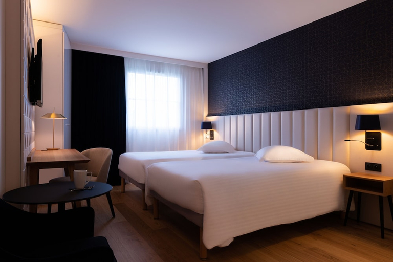 Bedroom 2, Hotel L Amiraute, Finistère