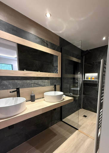 Bathroom 2, Muntenia Inn Apartments and Suites, West Greece