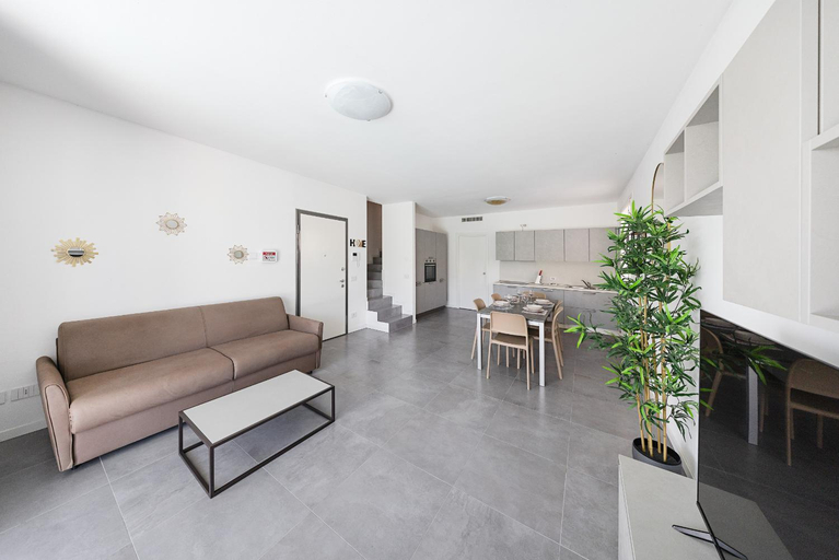 Others 4, Villa Prestige, Brescia
