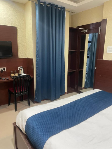 Room 2, Hotel Glory By Seasons, Indore