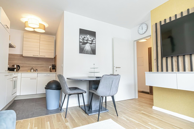 Private kitchen 3, 1BR 1LR 9 Min Center King Bed Metro, Wien