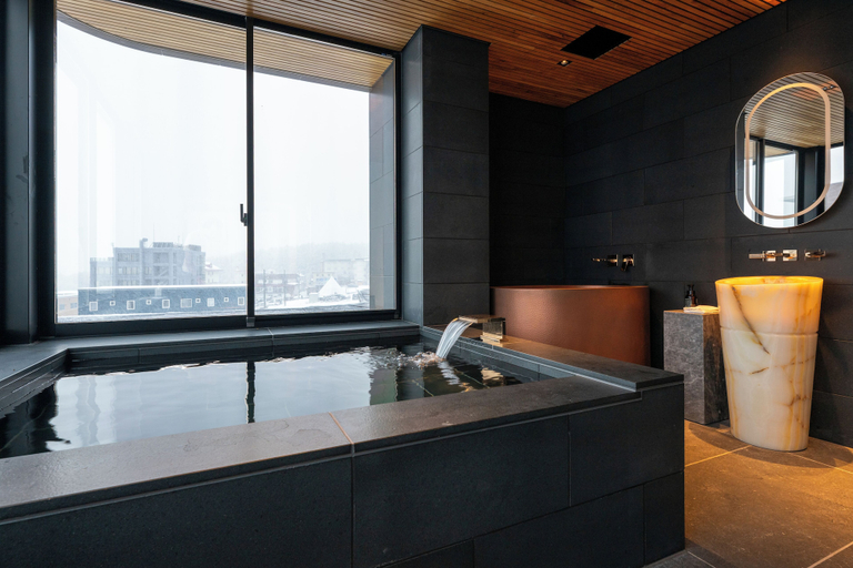 Private spa tub, Meigetsu Aki Niseko, Kutchan