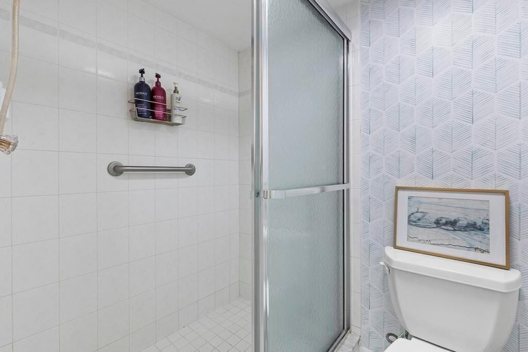 Bathroom 3, Moontide B707, Volusia