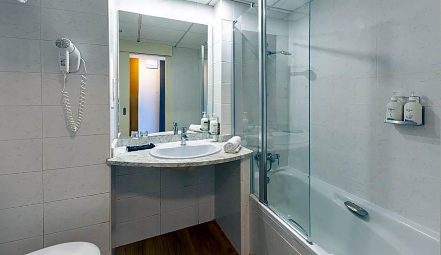 Bathroom 5, Medplaya Santa Monica, Barcelona