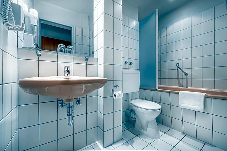Bathroom 4, Hotel Central Hamburg, Hamburg