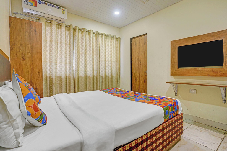Room 5, Via Maahi Residency, Mumbai Suburban