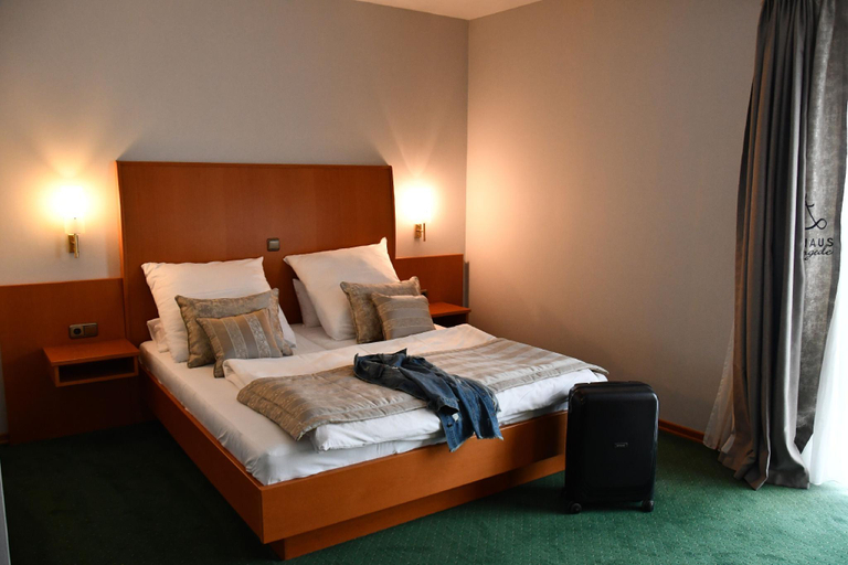 Bedroom 2, LANDHAUS LENGEDE Hotel, Peine