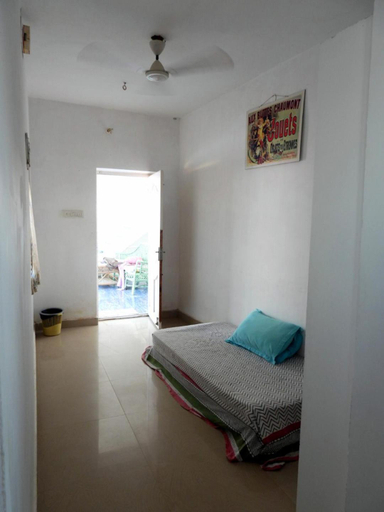 Bedroom 1, Elis Homestay AC room with Breakfast, Kancheepuram