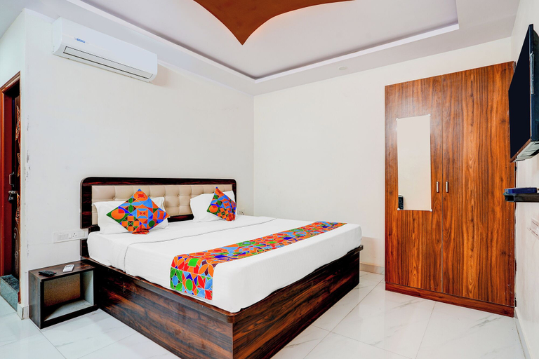 Room 4, Fabhotel Royal Garuda Palace, Ramanagara