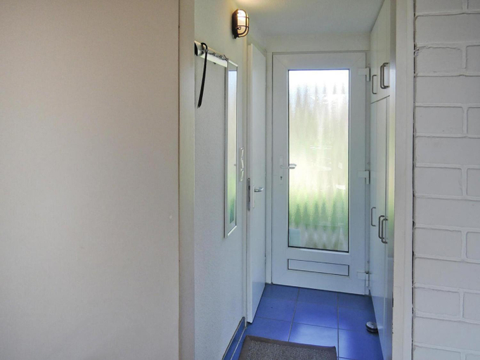 Others 5, Holiday home in Burhave near the sea, Wesermarsch