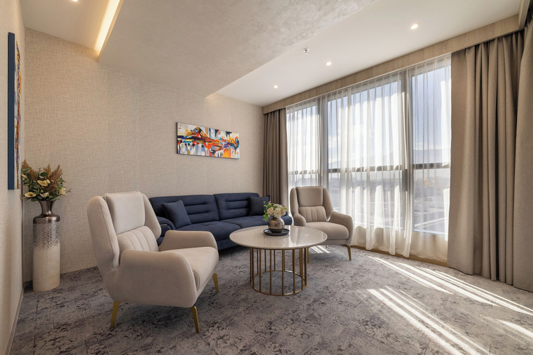 Room 2, East Plaza Hotel, Stolichna