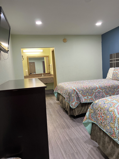 Bedroom 3, Budget Inn, Lavaca