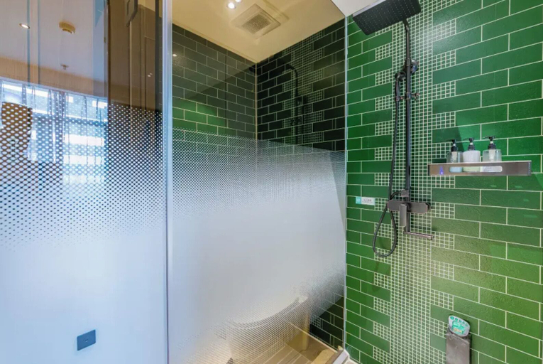Bathroom 4, QiuGuo Hotel Chongwenmen Metro Branch, Beijing