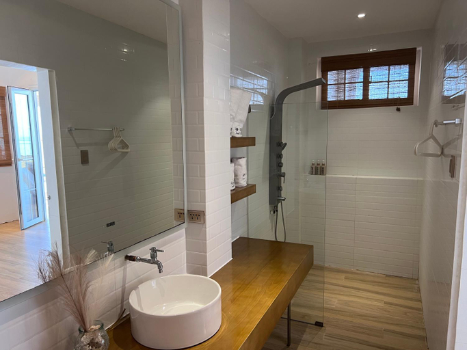 Bathroom 4, 9015 Seaside Villas, Magsaysay