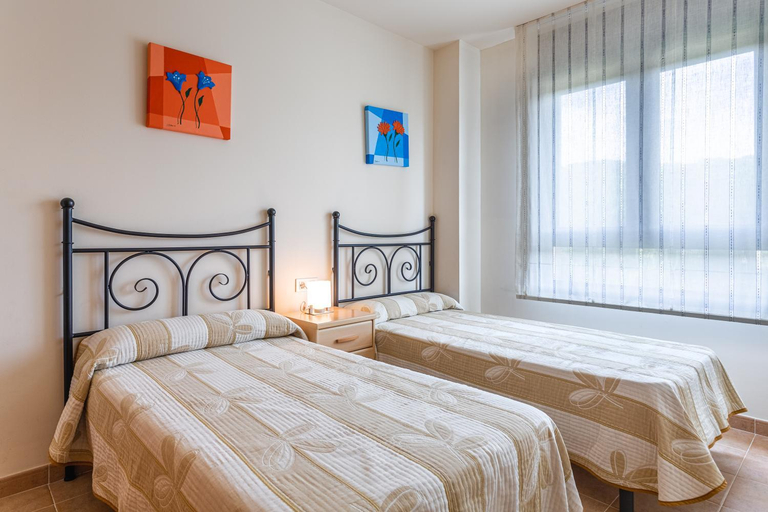 Others 3, Apto Narcis Solo Familias, Girona