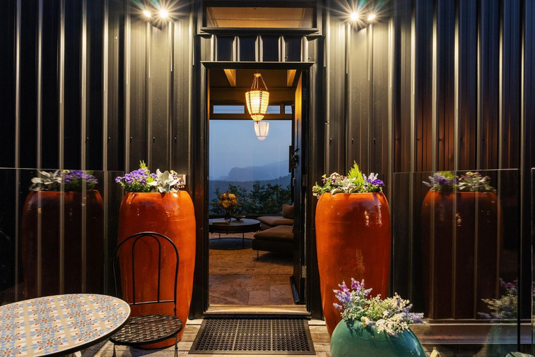 3, Escape to Serenity in Beechmont Luxurious Cabin Retreat, Tamborine Mountain