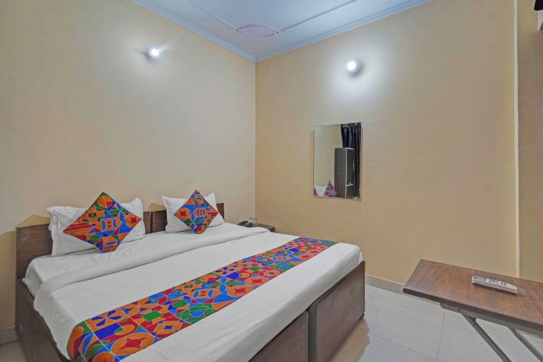 Room 5, Fabhotel Hare Rama, Allahabad