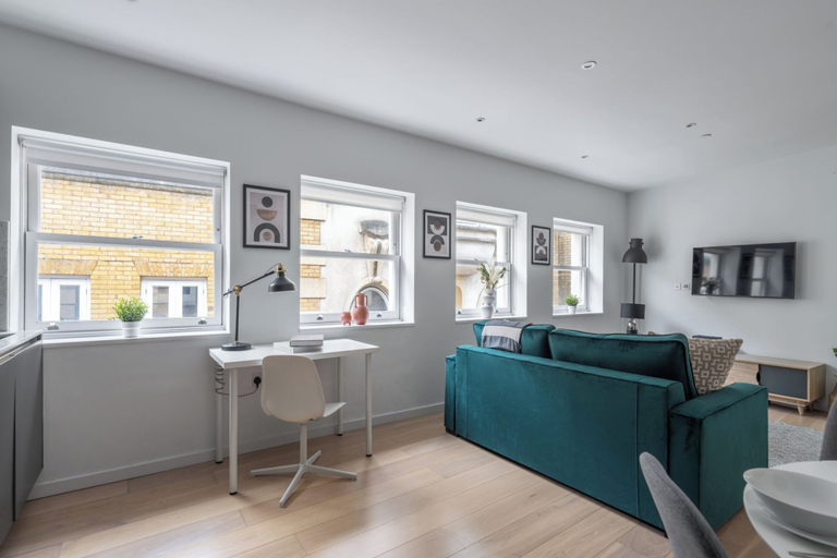 Living area 4, Chic 1BR Close to Tower & Thames, London
