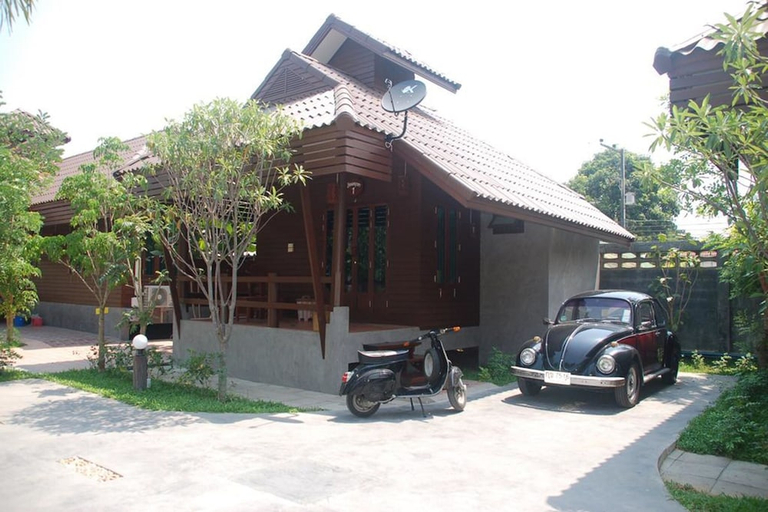 Exterior & Views