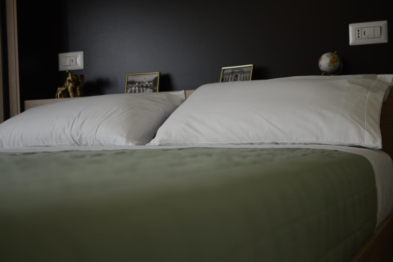 Bedroom, Green and Blue Apartment - Metro C, Free Parking and Wifi, Roma