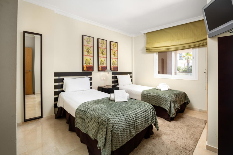 Bedroom 3, Malibu Mansions by the beach by ALFRESCO STAYS, Málaga