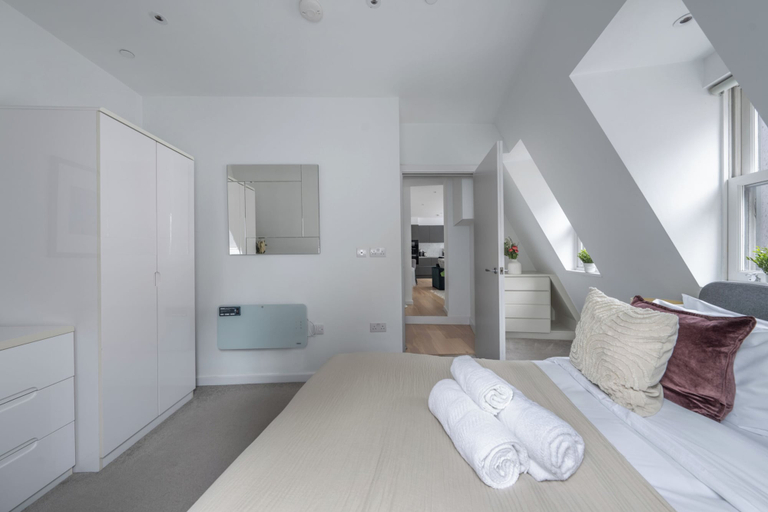 Room 2, Chic 1BR Close to Tower & Thames, London