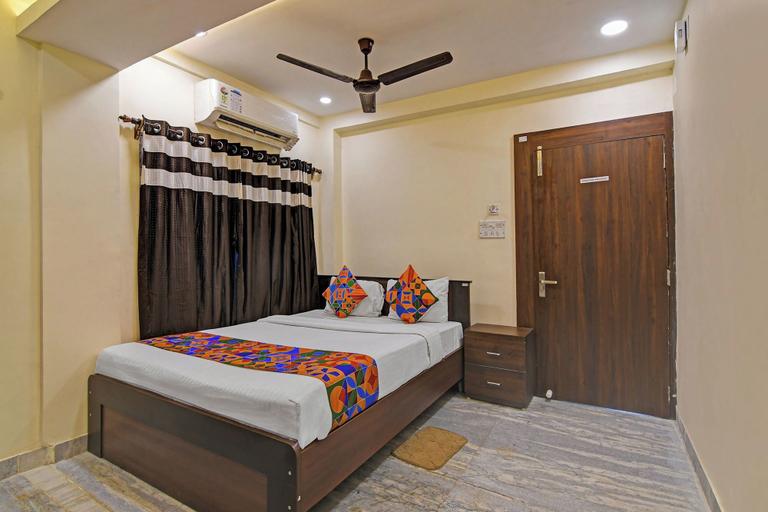 Room 2, Via Kings Palace, Kolkata