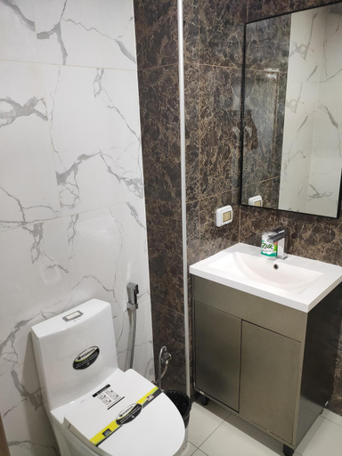 Bathroom 5, Arcadia Beach Continental, Pattaya