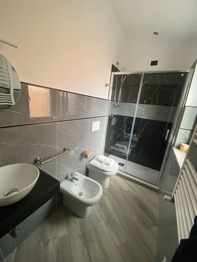 Bathroom 3, Il Piccolo Borghetto, Rome