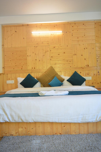 Bedroom 2, Hotel Neelgiri - Manali Diaries, Kullu