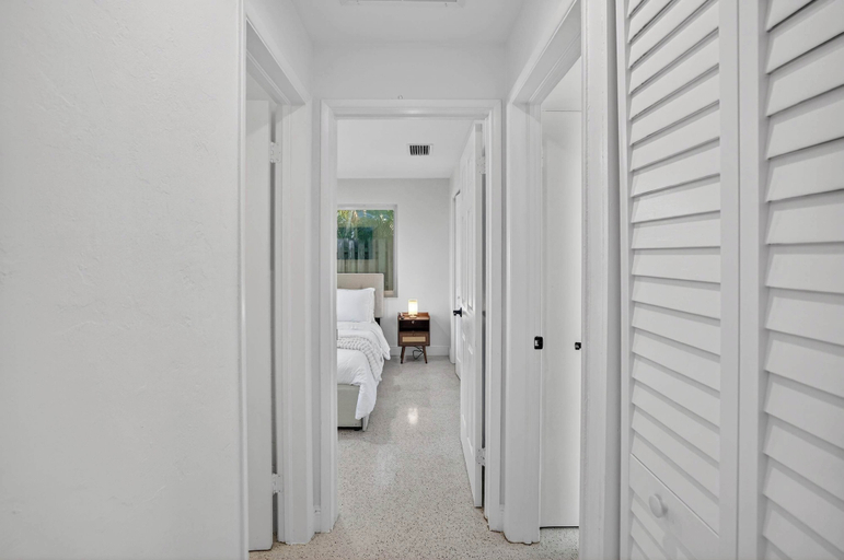 Room 2, Evergreen Retreat Home for 7, Broward