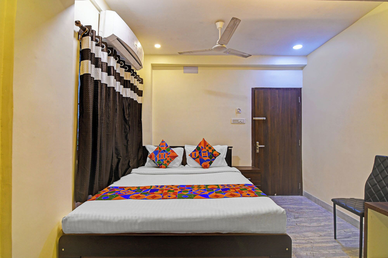 Room 4, Via Kings Palace, Kolkata