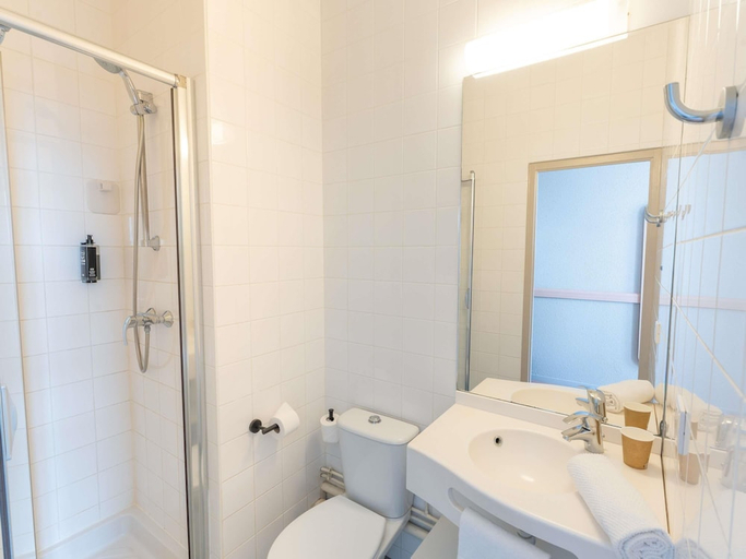 Bathroom 4, ibis budget Le Mans Centre, Sarthe