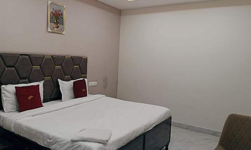 Room 2, Fabhotel Red Pepper, Faridabad