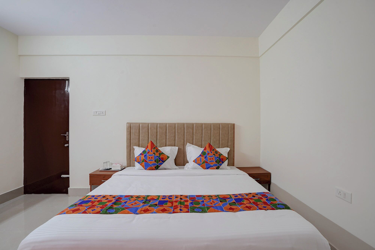 Room 4, FabHotel Sri Aditya Inn - Electronic City, Bangalore