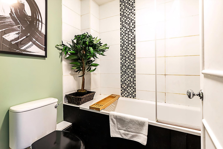 Bathroom 3, Charming Shoreditch Apartment, London