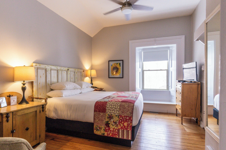 Bedroom 3, Strathmere Country Retreat, Ottawa