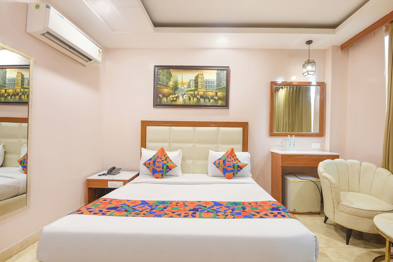 Room 4, FabHotel Ramhan - Nr. Patel Nagar Metro, Delhi