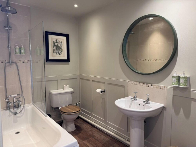 Bathroom 4, The Neeld Arms, Wiltshire